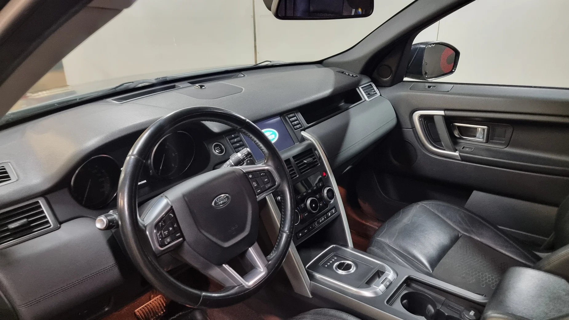 Land Rover Discovery Sport photo